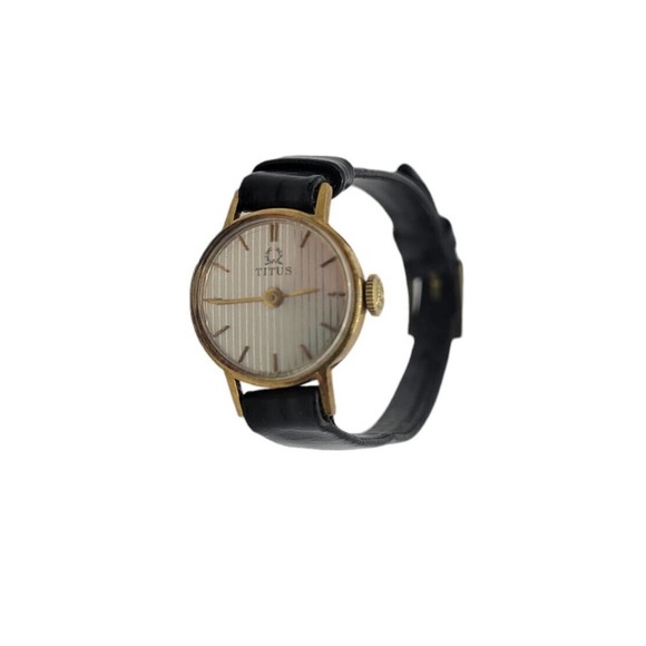 Vtg Solvil Et Titus Ladies Round Face Manual Wind Up Black Leather Band Watch - Picture 1 of 8